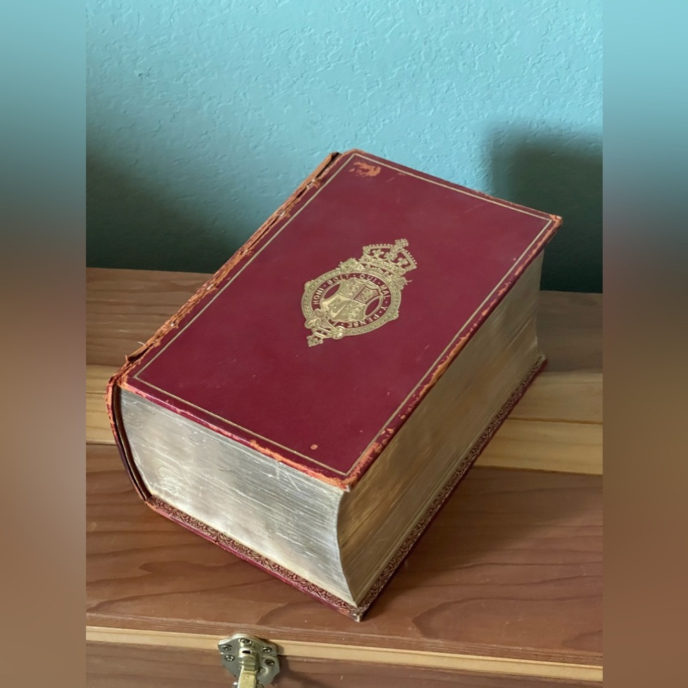 Burkes Peerage and Baronetage 1926 Book 7x10x5”